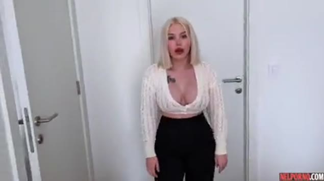 Vizinha loira russa com peitões grandes que adora transar