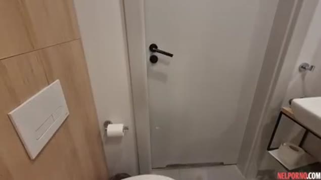 No pornô em primeira pessoa, o casal trepou no banheiro