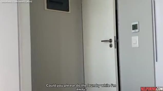 Amigo tirou a legging da namorada e abriu as pernas para foder na câmera