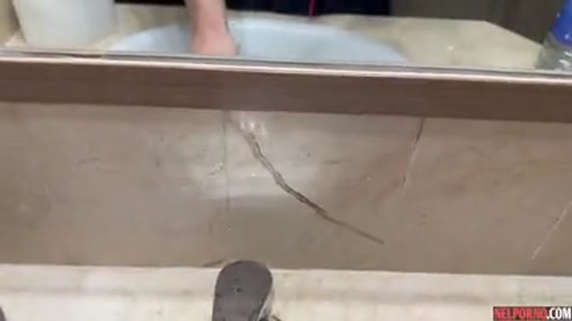 A garota com bunda bonita fode gostoso no pornô caseiro
