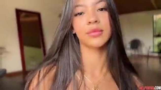 Beleza tatuada de biquíni fode em primeira pessoa