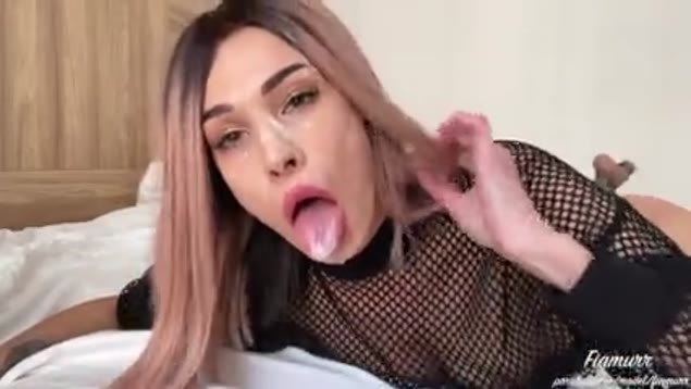 Pornô de casal jovem e sexo na bucetinha da loira glamurosa